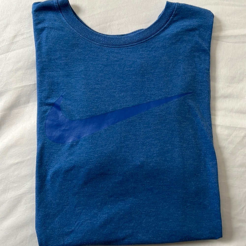 Nike color on color tee